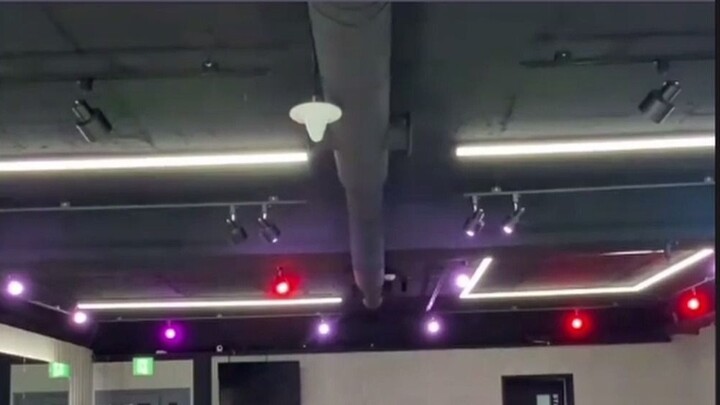 ไอรีน วง Red Velvet โพสต์ท่าในห้องซ้อมบนอินสตาแกรม ฉันไม่เพียงแต่สวยเท่านั้น