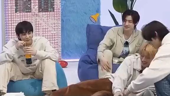 enhypen lovers.. kyutieeee..