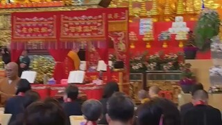 子非鱼，安知鱼之乐，再大的鱼也只能在有限的范围内游来游去，要想做一条大鱼，那只能冲向大海，迎接来的是捕杀和更高的风浪。