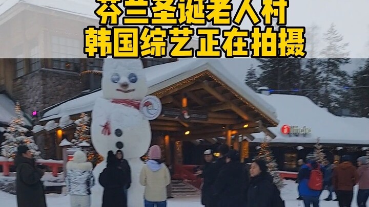 Saat berkunjung ke Desa Santa Claus, kebetulan bertemu dengan tim produksi Korea yang sedang syuting