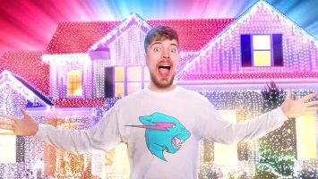 I Put 1,000,000 Christmas Lights On A House (World Record)