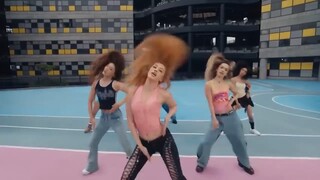 أغنية كاتساي ديبوت لكن ظلت تدور مرارًا وتكرارًا eeee