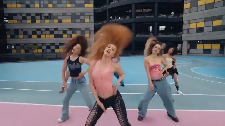 أغنية كاتساي ديبوت لكن ظلت تدور مرارًا وتكرارًا eeee