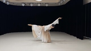 الرقصة الكلاسيكية الأصلية "Birdsong Stream" هي في الواقع أغنية طيور، تخترق السحب وتسمح بدخول الضوء..