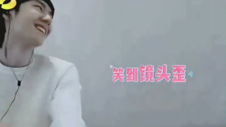 [Bo Jun Yi Xiao] Dabao: Look at the camera! Don’t look at me! We’re recording! Wang Yibao: I just ca