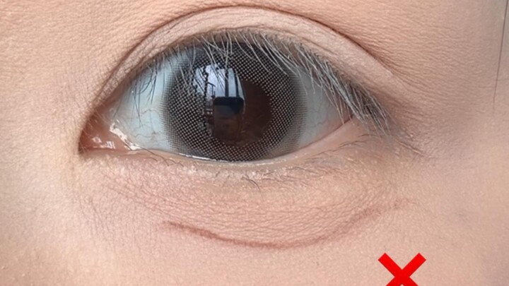 Akhirnya paham cara menggambar garis bawah mata agar tidak terlihat kaku seperti dua garis lurus