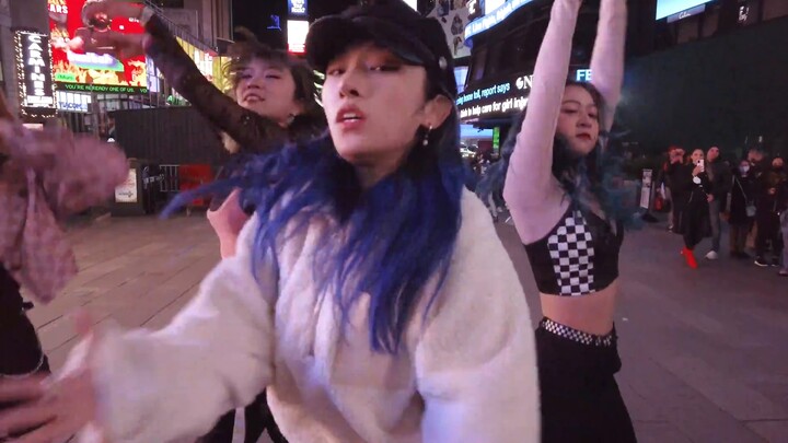 Flash mob dance in Times Square, New York! somi-xoxo!