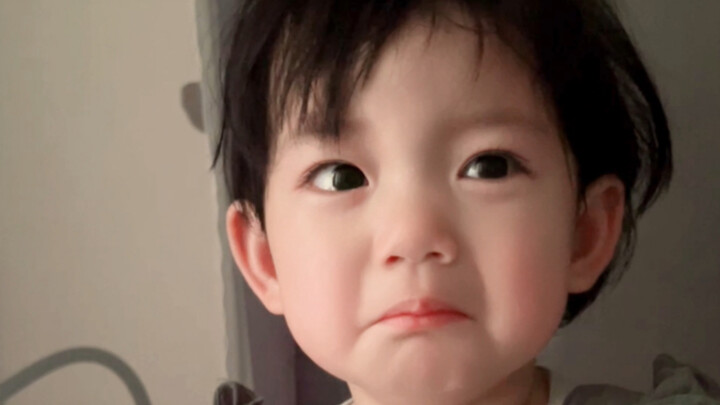 Ông bố xấu xa, con vốn dĩ có thể nhịn không khóc mà!