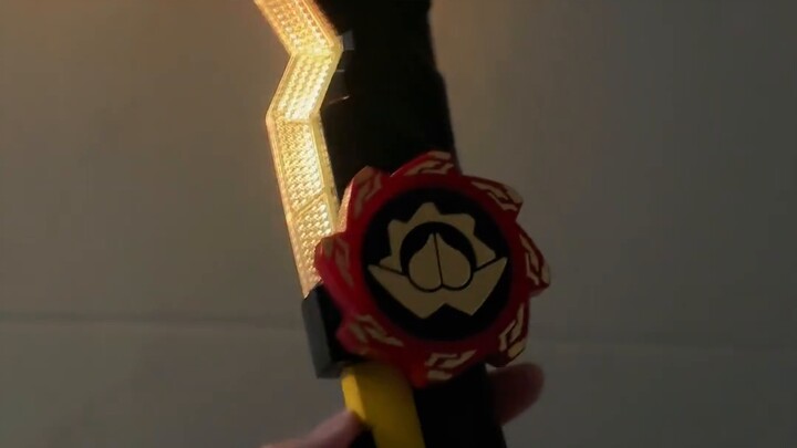 38s will tell you how gorgeous the light effect of the sunglasses sword dx is when the Baotaro team 
