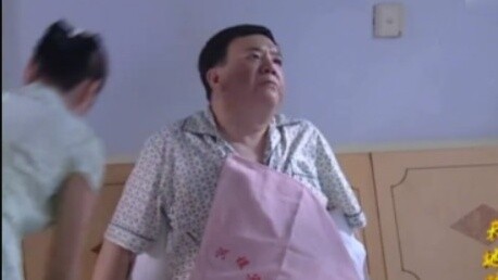 Every morning he eats carp on public funds in bed, but the new director comes and cuts off his salar