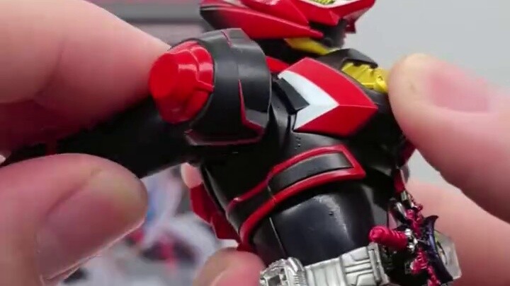 Buy one box of models and you can play two characters! SHF Kamen Rider Polar Fox Laser Thruster