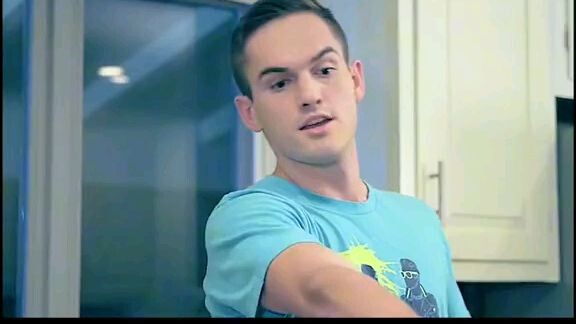 hahahahaha akala na nya nakapatay na sha hahahahahah at pinakainsha ng dome nagposa hahah 💩💩🤣😂😂