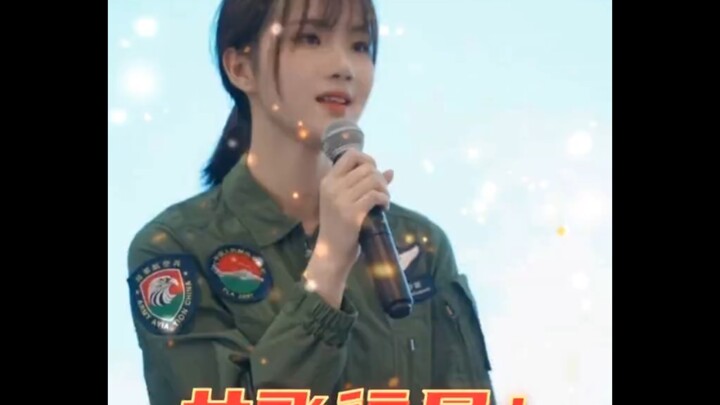 A post-95 Zhejiang woman successfully becomes a pilot.