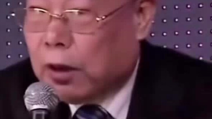 Fiercely rebuking experts, a person who dares to tell the truth