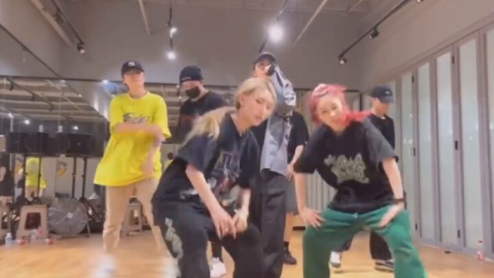 [Yu Yan] When girls become handsome, what can men do? The male group dance is so fast, so handsome t