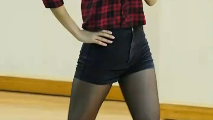 Lee Hye-ri's early girl group live dance