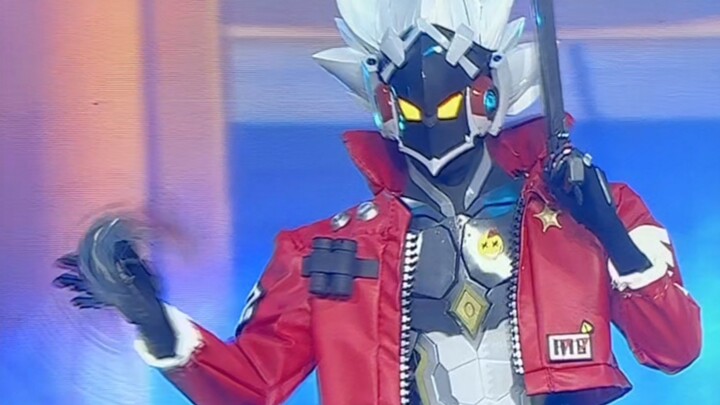 Ya, keluarga! Billy di atas panggung itu adalah aku!