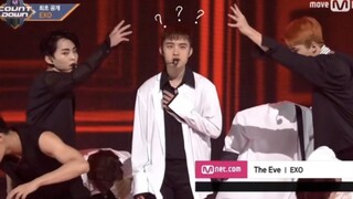 [EXO] เพลงจะเปลี่ยนเมื่อยกมือขึ้นเหนือหัวเหรอ? ตอนแรกก็คิดว่าไม่ตลกเท่าไหร่นะ!