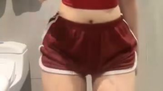 CELANA MERAH JANGAN SAMPE LOLOS