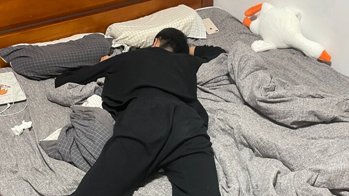 บันทึกการขี้เกียจ 2 | พี่น้องตัวแสบที่นอนติดเตียงไม่ยอมลุก