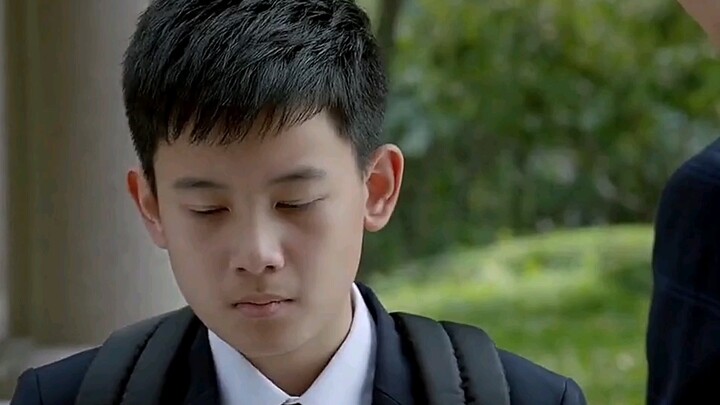 แม่วัยเยาว์กับลูกเลี้ยงมักมีเรื่องทะเลาะกันบ่อยๆ จนพ่อถึงกับวุ่นวายไปหมดเลย!