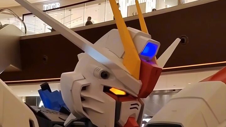 Time and space intertwined dream chaos, retreating dwarves x Gundam exhibition, dreaming back to the