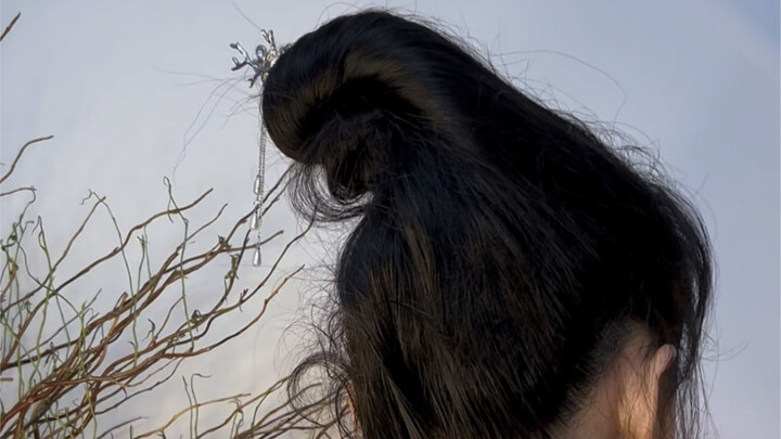 Help! She really taught me how to do the 'Following the Clouds' hair bun.