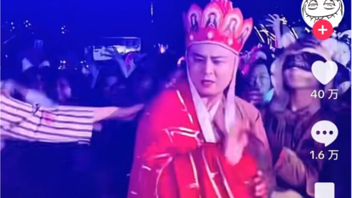 On TikTok, someone dressed as Tang Sanzang is dancing at a bar, and foreigners are chiming in: “Mast