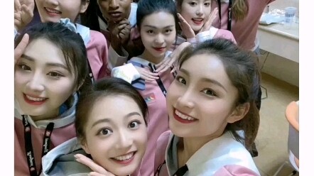 Saat kecil, pertama kali dibawa ke pemandian umum untuk mandi, aku langsung terpesona oleh pemandang