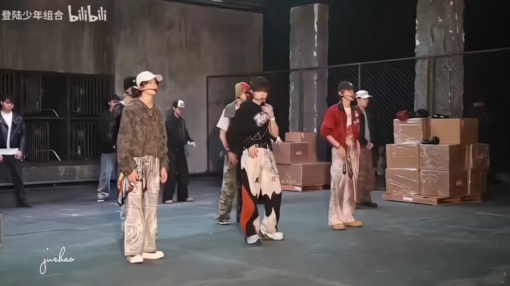 Kenapa ngedance pakai sekop itu begitu nikmat?