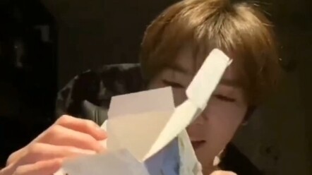 [Taeyong] When a cat gets the toy it wants... that's how it goes: