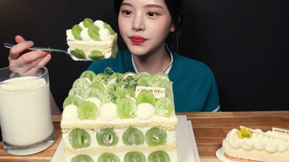 SUB) Juicy Shine Muscat Cake Mukbang🎂💚 กินด้วยช้อน ของหวาน Real Sound Shine Muscat Cake Mukbang Asmr