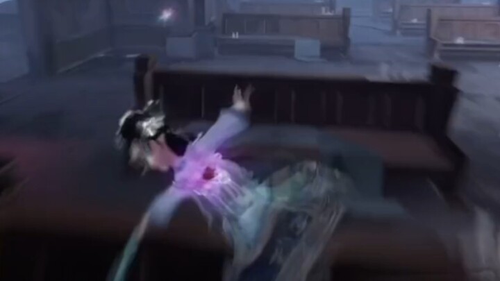 علّق فراشة الحمراء في القبو