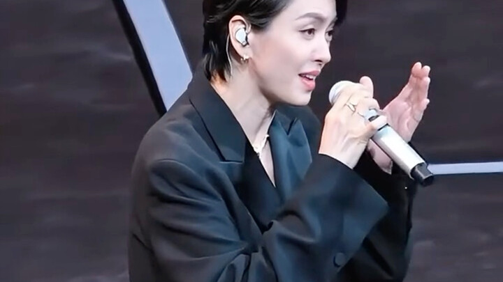 อะไรคือความผ่อนคลายของนักร้องระดับท็อป? นี่แหละคือการร้องสดแบบเปิดหมด! "ฉากเด็ดของ เหลียงหย่งฉี"