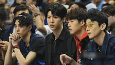 Wang Hedi, Bai Jingting, Fan Chengcheng and Wei Daxun watched the game together. Netizens joked that