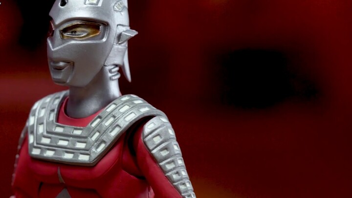 Kiếm sĩ tàn nhẫn với vòng eo tiến hóa [Đế nhặt] 094 SHF Steel Seven