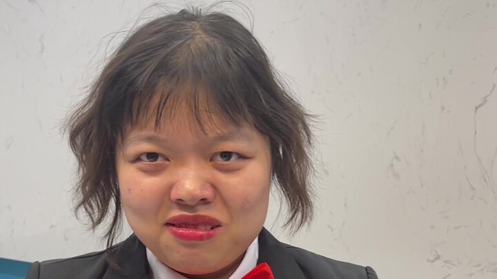 Ever since Houben started this job, not a single customer has come in.