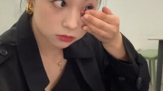 امرأة الأخ الأكبر تتعامل مع الأمور بسرعة وحزم.