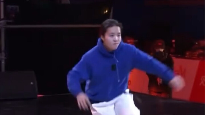 Cô gái nhảy hip-hop 16 tuổi đến từ Hà Nam, kỹ thuật nhảy cực đỉnh, động tác uyển chuyển tự nhiên! Qu