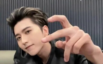 ichicken dan Xiaohēizǐ, kalian berdua masuklah untuk meminta maaf!