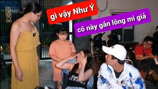 Như Ý thăm mẹ DIVA Cát Thy tại chi nhánh Bánh tráng trộn Quận 8