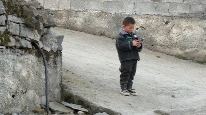 Is this how kids nowadays react when they see a pretty girl?