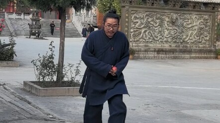 Keseharian si bodoh di kuil Tao yang bertubuh lemah