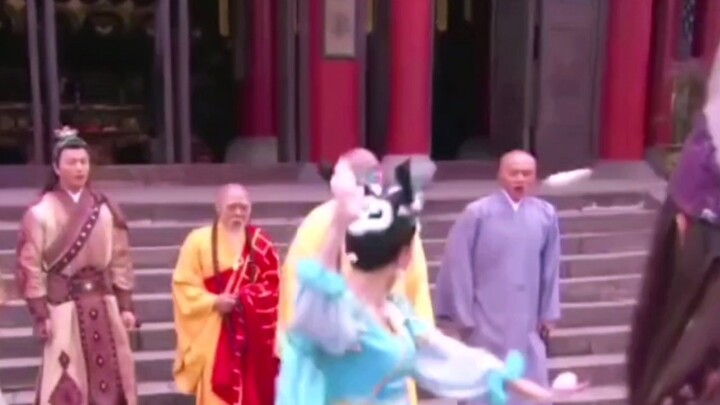 The Year of the Rabbit is coming soon. Let's dance the Rabbit Dance together, led by Bai Xue