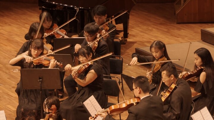 Live evolution! When Digimon meets a symphony orchestra, it burns and plays "Butter-Fly"