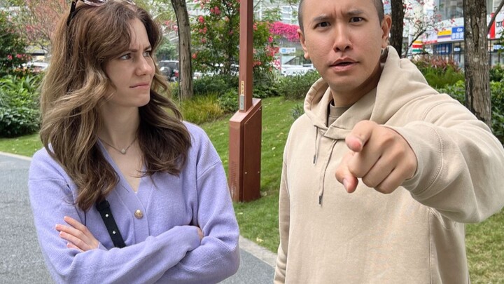 لا تُنادِ فتاة غريبة بـ"جميلة" أبدًا عندما تكون في الخارج!