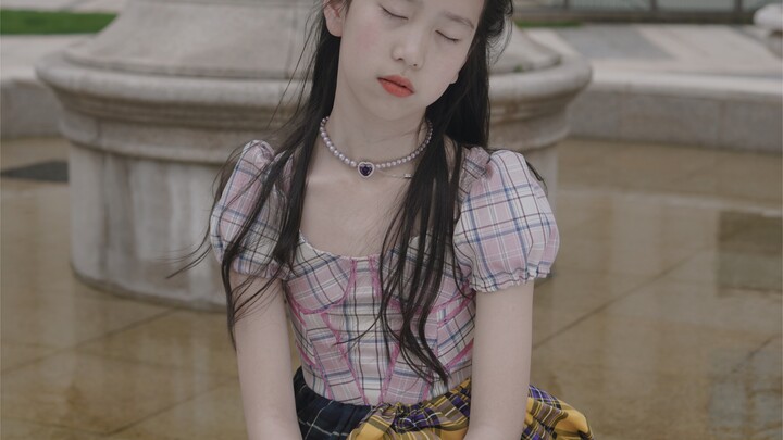 【TW】May một bộ trang phục biểu diễn tuyệt đẹp của ROSÉ, đẹp đến mức không ai có thể sánh kịp!