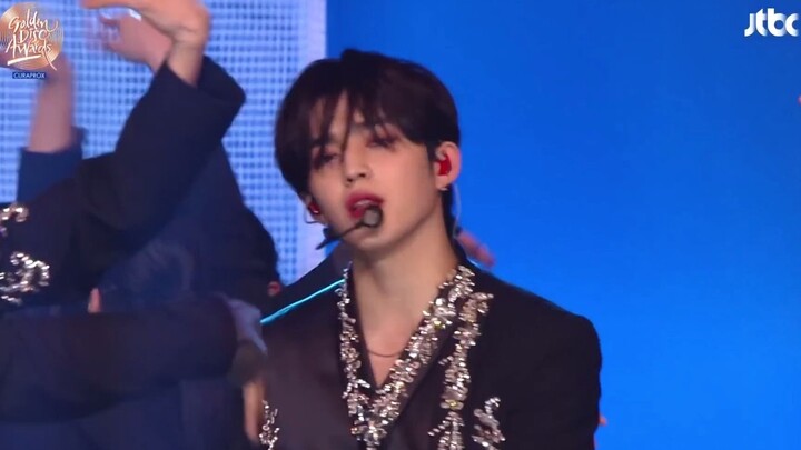 SEVENTEEN《Fearless》+《Left＆Right》这场颁奖礼，服化道、概念都好在线！