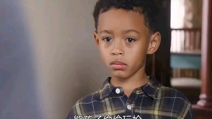 A naughty kid secretly played with a gun and accidentally shot his own dad in the face. "Emergency h