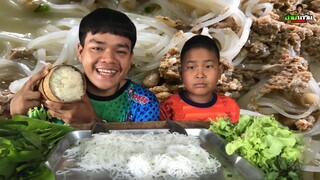 กินข้าวเหนียวกับหมี่กะทิ!!แซ่บคักขนาด